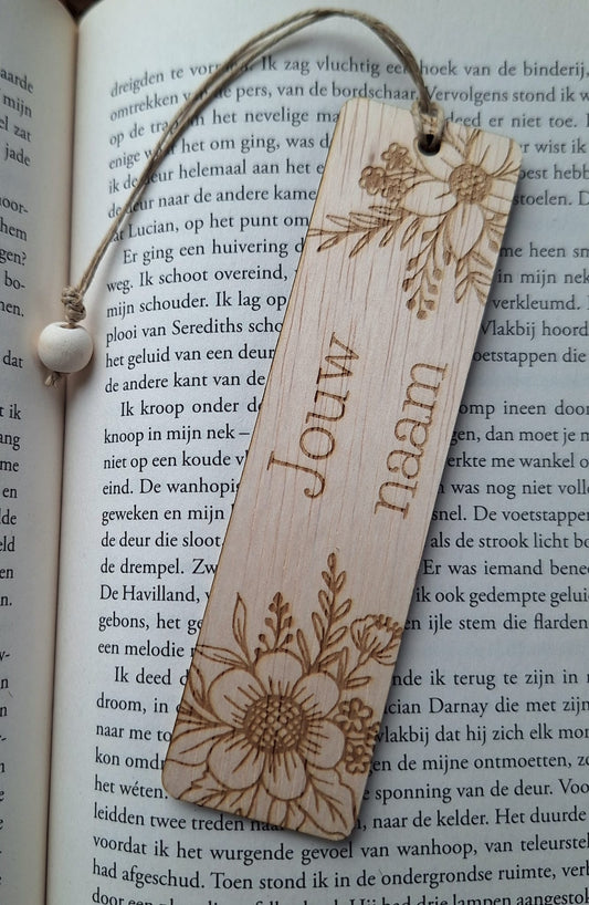 Houten boekenlegger - Bloem 3 - Gepersonaliseerd