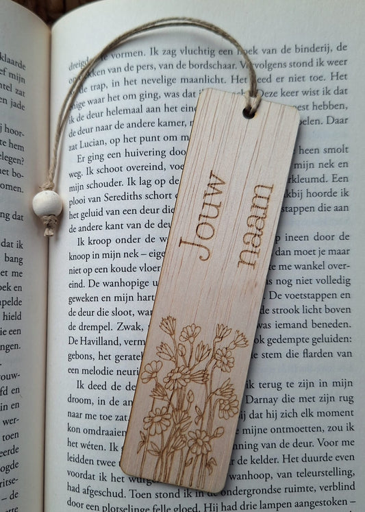 Houten boekenlegger - Bloem 5 - Gepersonaliseerd