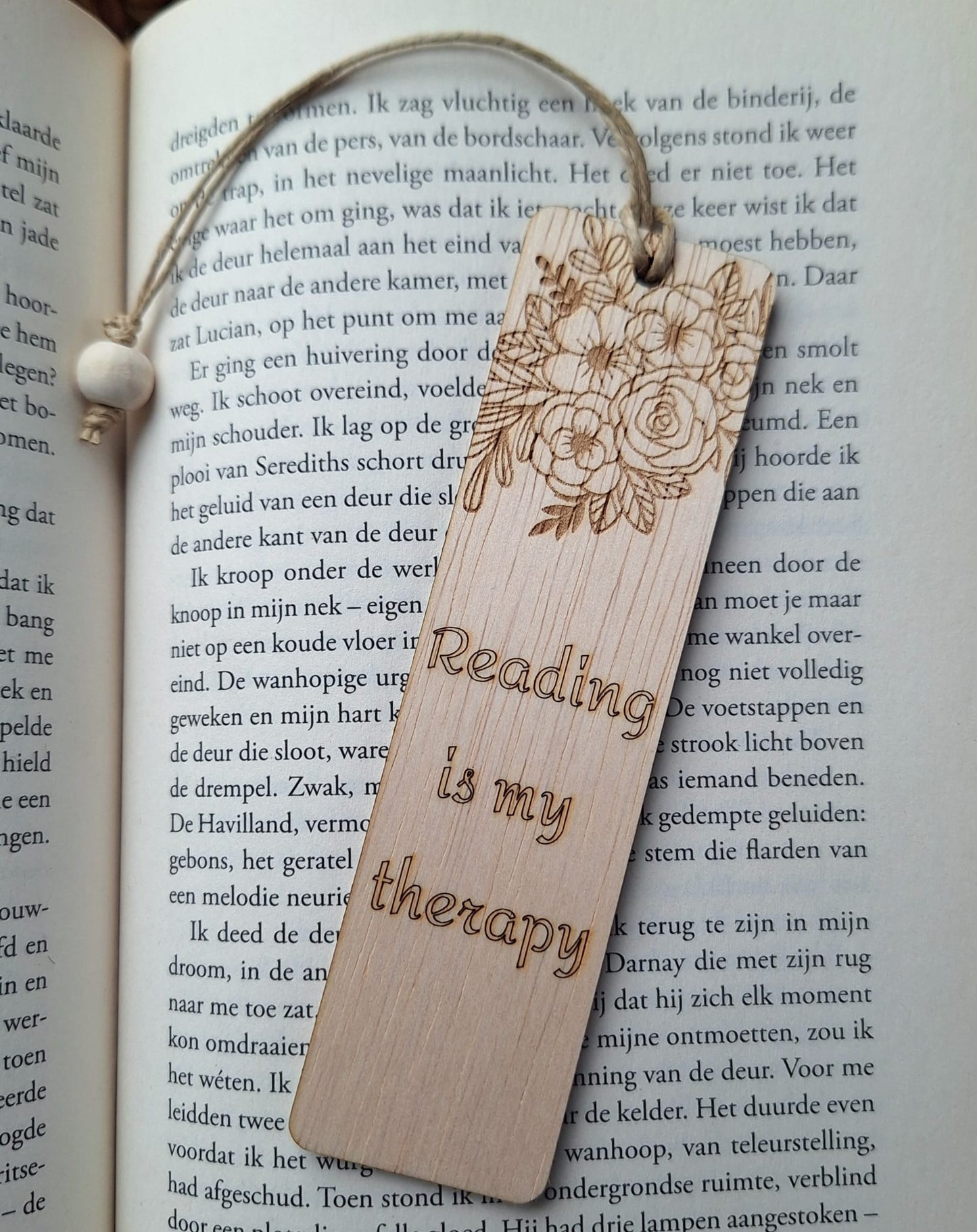 Houten boekenlegger - 'Reading is my therapy'