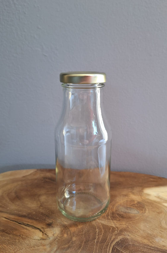 Glazen fles met gouden dop